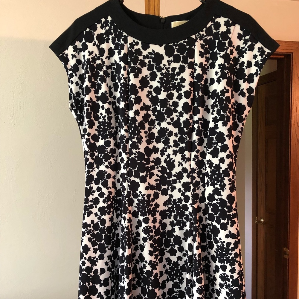 Michael Kors black & white above knee dress size 8